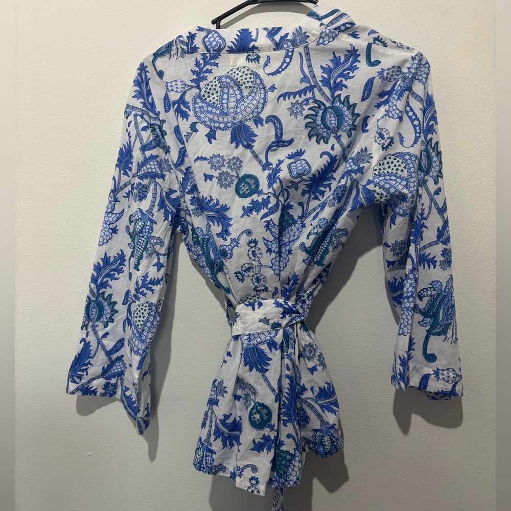 Roller Rabbit XS Wrap Top Blue Floral Pattern - Picture 2 of 3